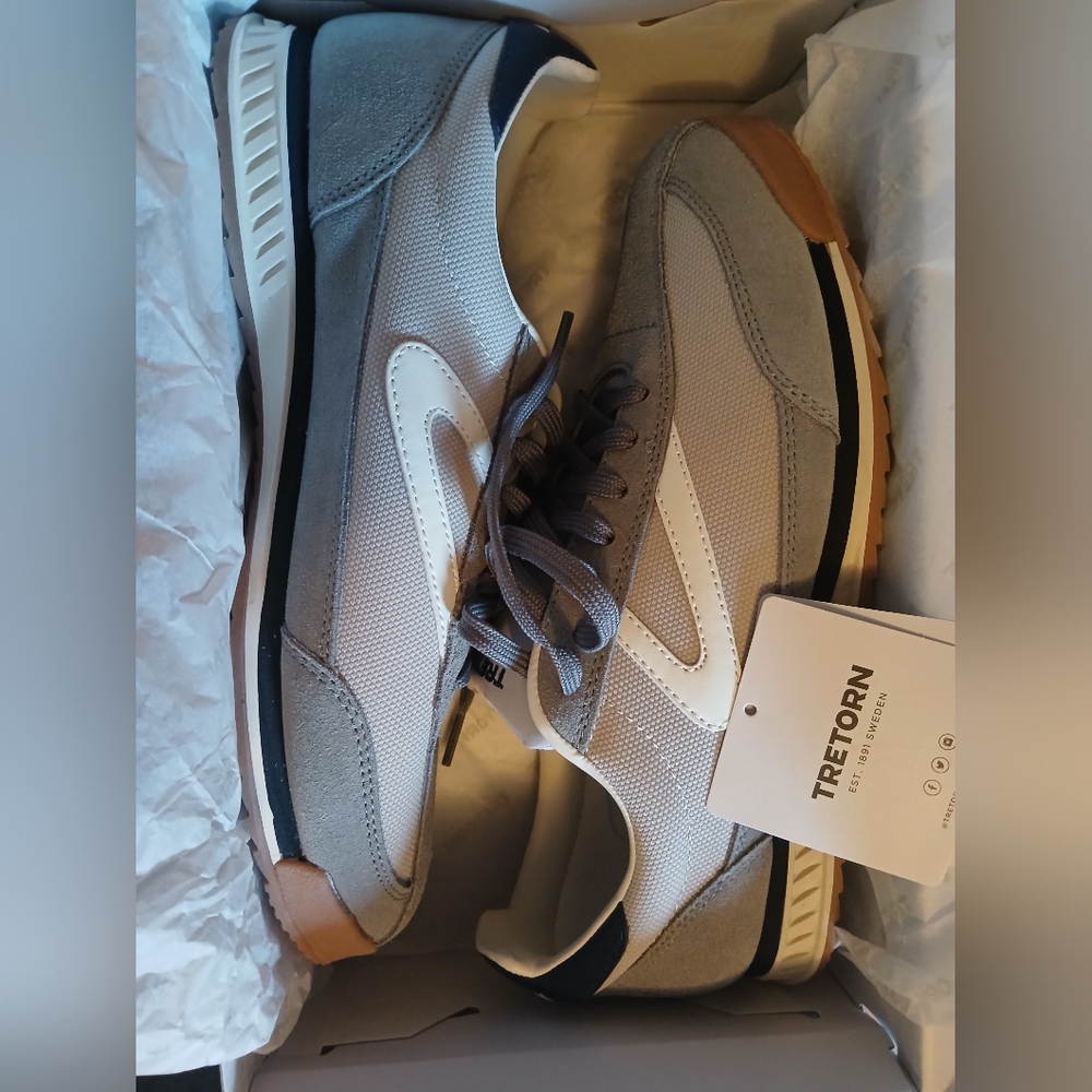 NWB Women's sz 9.5 Tretorn sneakers